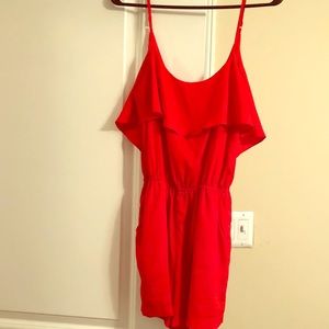 Red jumper with pockets & adjustable straps